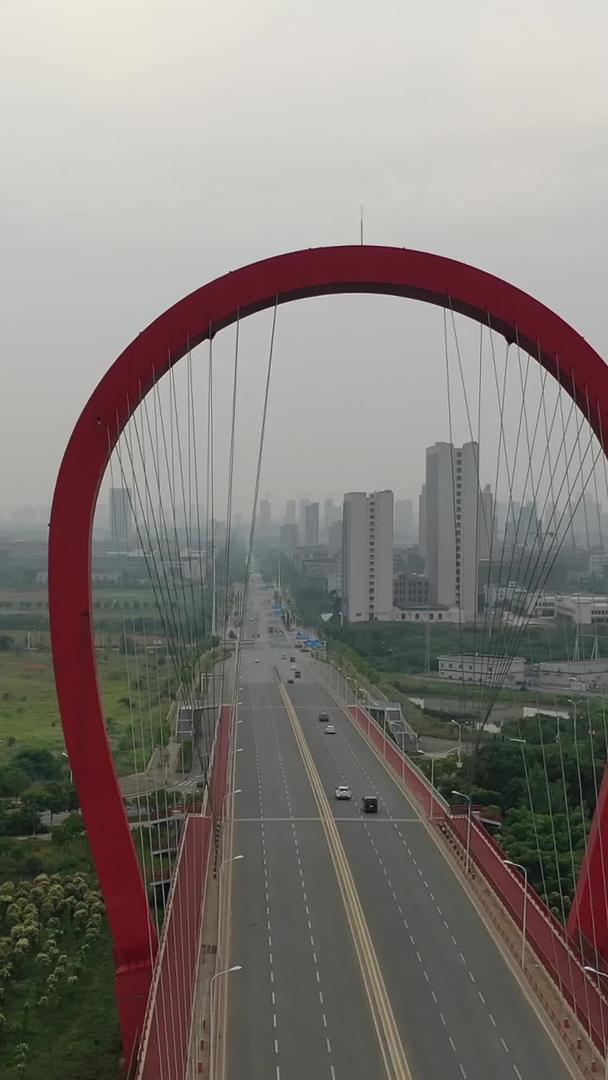 武汉光谷跨高速公路九龙大桥城市风景视频视频的预览图