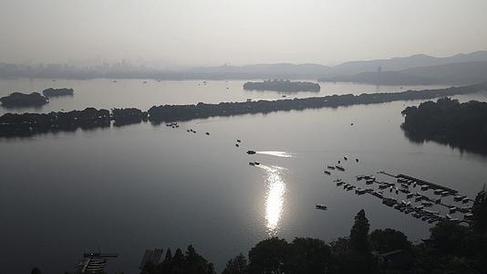 4K航拍杭州西湖清晨风景视频的预览图