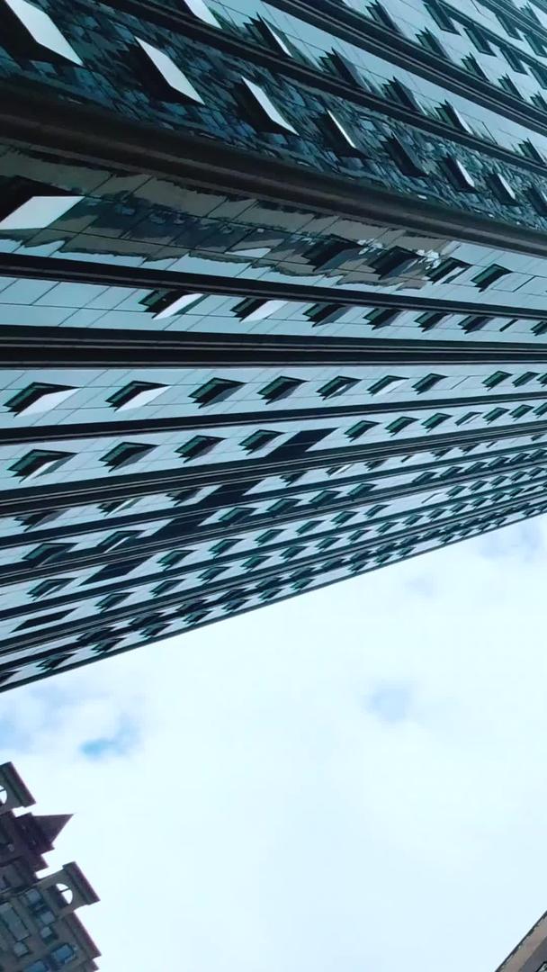 商业建筑高耸的视频素材视频的预览图