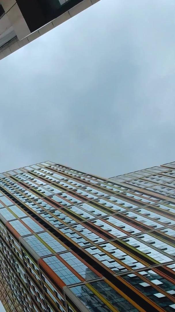 商业建筑高耸的视频素材视频的预览图