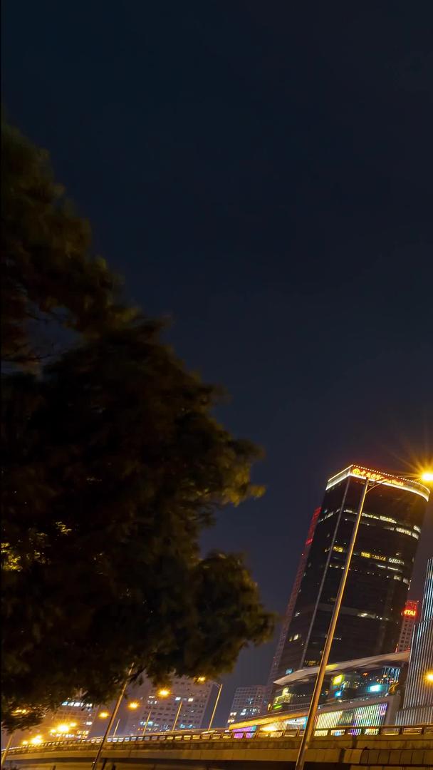 移动推迟北京CBD地标国际贸易大厦商务写字楼街景车流视频的预览图