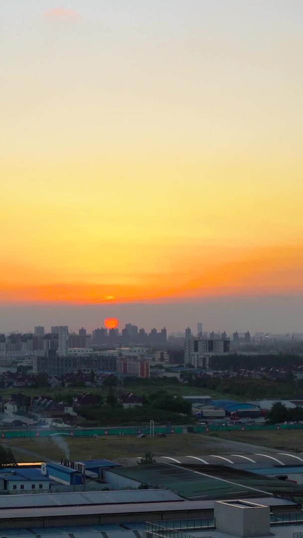 日落延迟的上海宝山工业园区视频的预览图