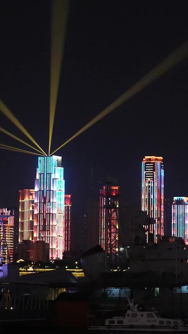 航拍城市夜景地标建筑天际线高楼灯光秀表演材料视频的预览图