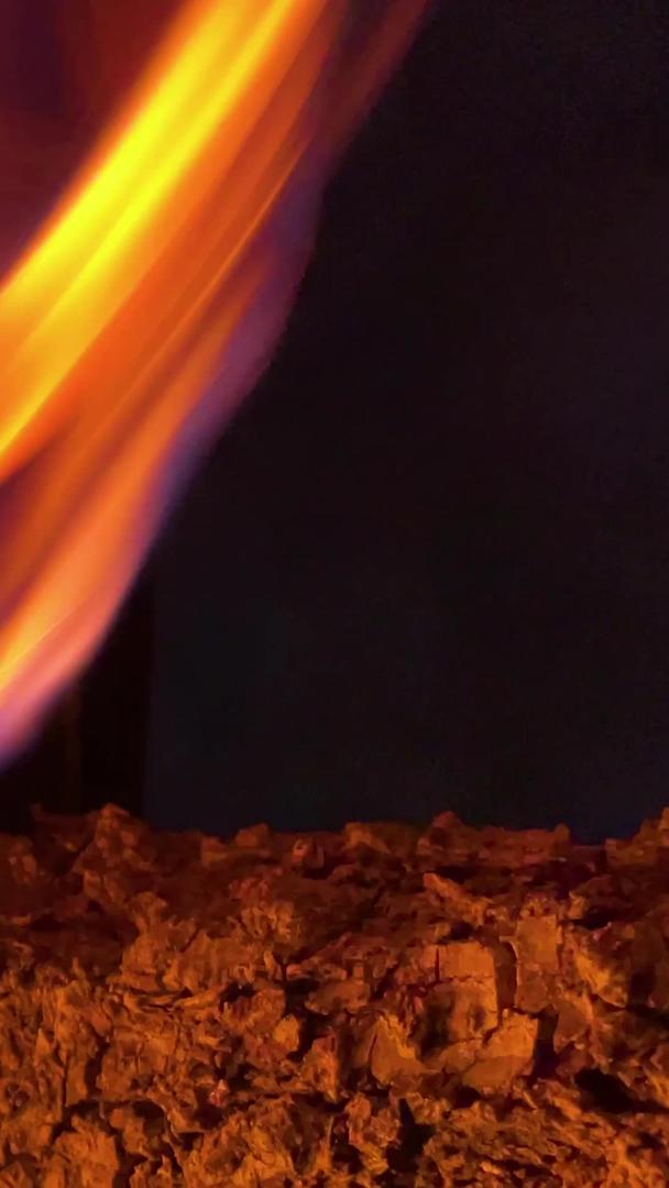 燃烧的火焰火焰实拍素材视频的预览图