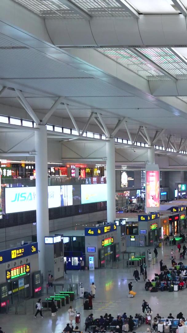 上海虹桥火车站候车室延时视频的预览图
