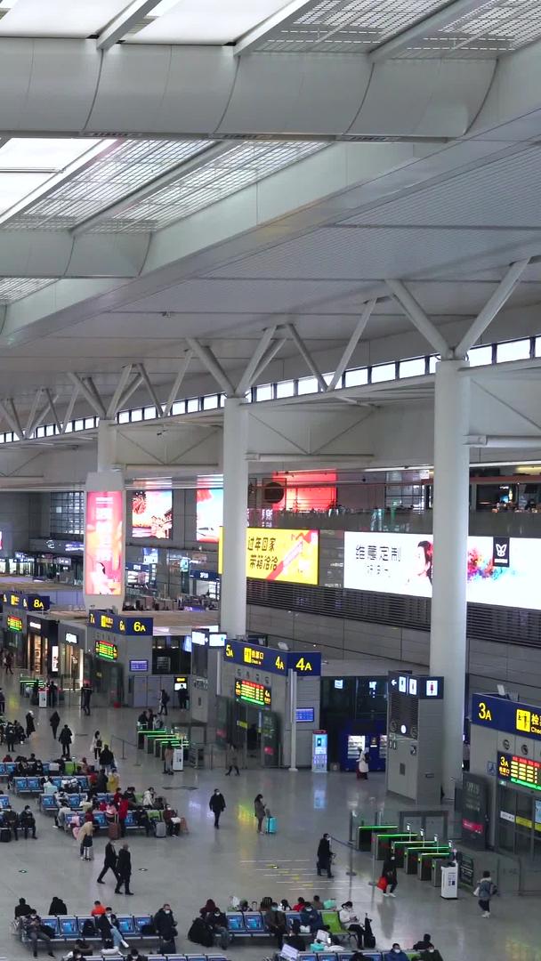 上海虹桥火车站候车室延时视频的预览图