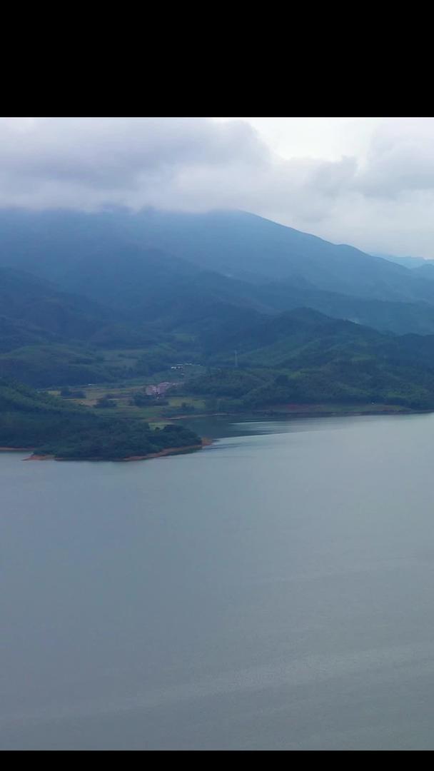 湘西森林湖泊航拍视频的预览图