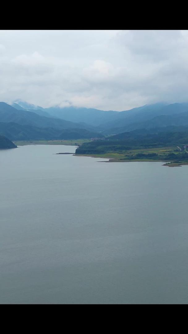湘西森林湖泊航拍视频的预览图