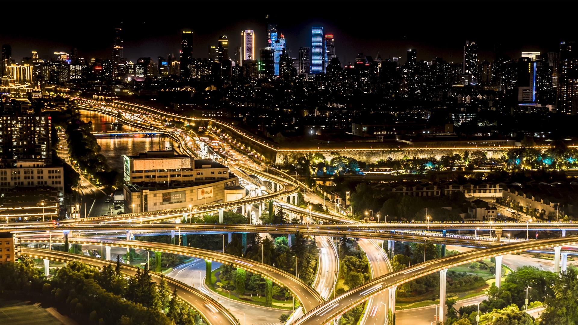 8K实拍南京城市立交高架车流夜景延时摄影视频的预览图