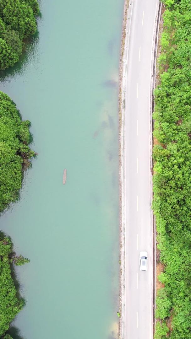 自然景观湖泊航拍实拍视频视频的预览图