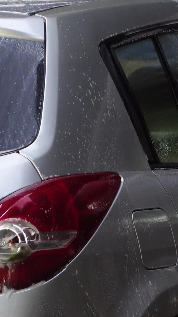 高压水枪洗车日常生活服务材料视频的预览图