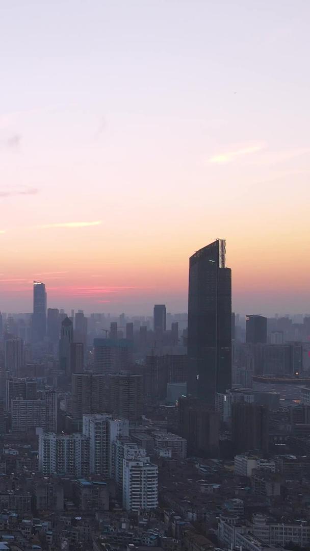 航拍城市夕阳夕阳落日天际线商务建筑材料视频的预览图