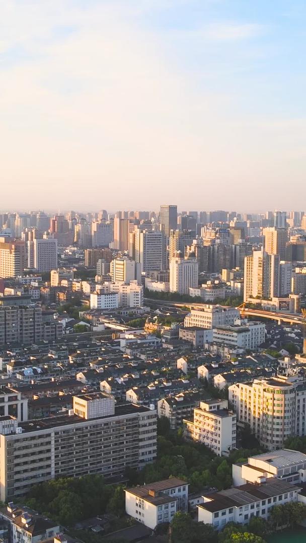 杭州城西湖区城市建筑黄昏航拍视频的预览图