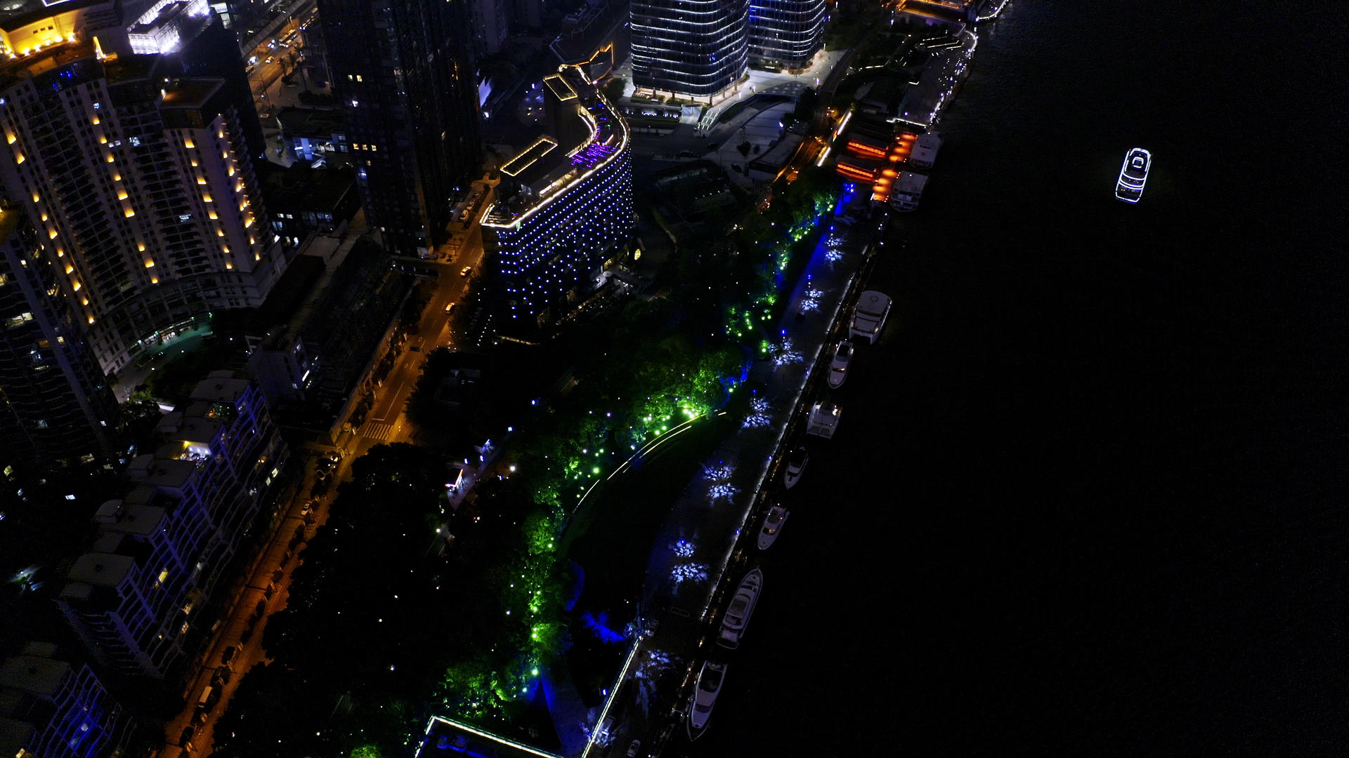 上海浦江夜景航拍视频的预览图