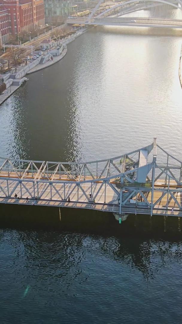 航拍逆光俯瞰天津解放桥海河城市景观视频的预览图