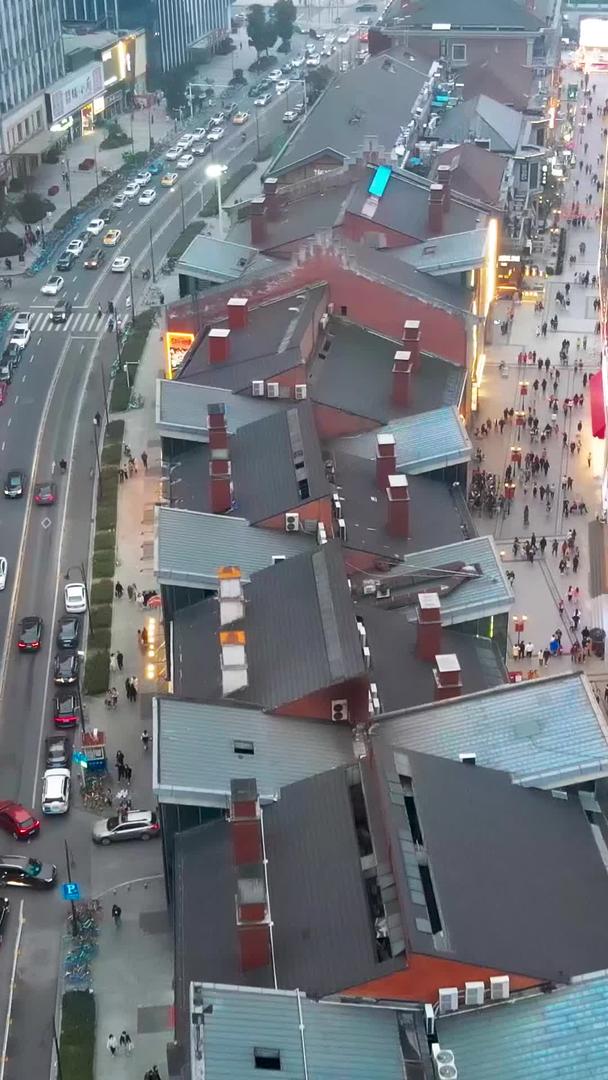 拍摄汉街商业街城市风景视频素材视频的预览图