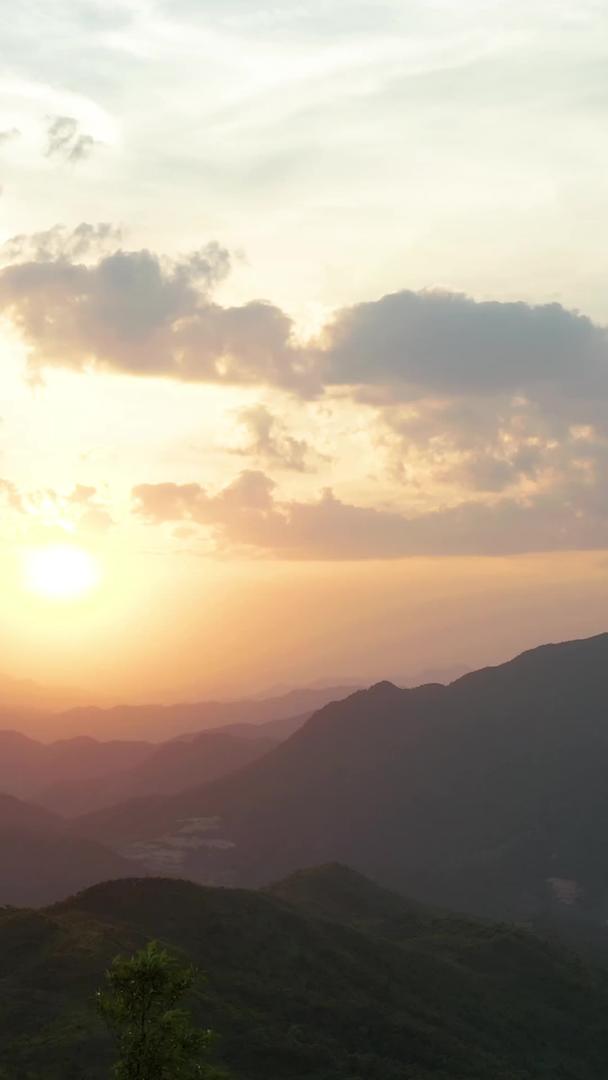 山顶上的夕阳合集视频的预览图