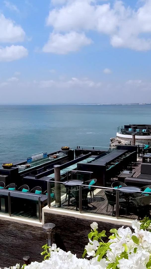 巴厘岛最美的日落酒吧餐厅海岸风景视频的预览图