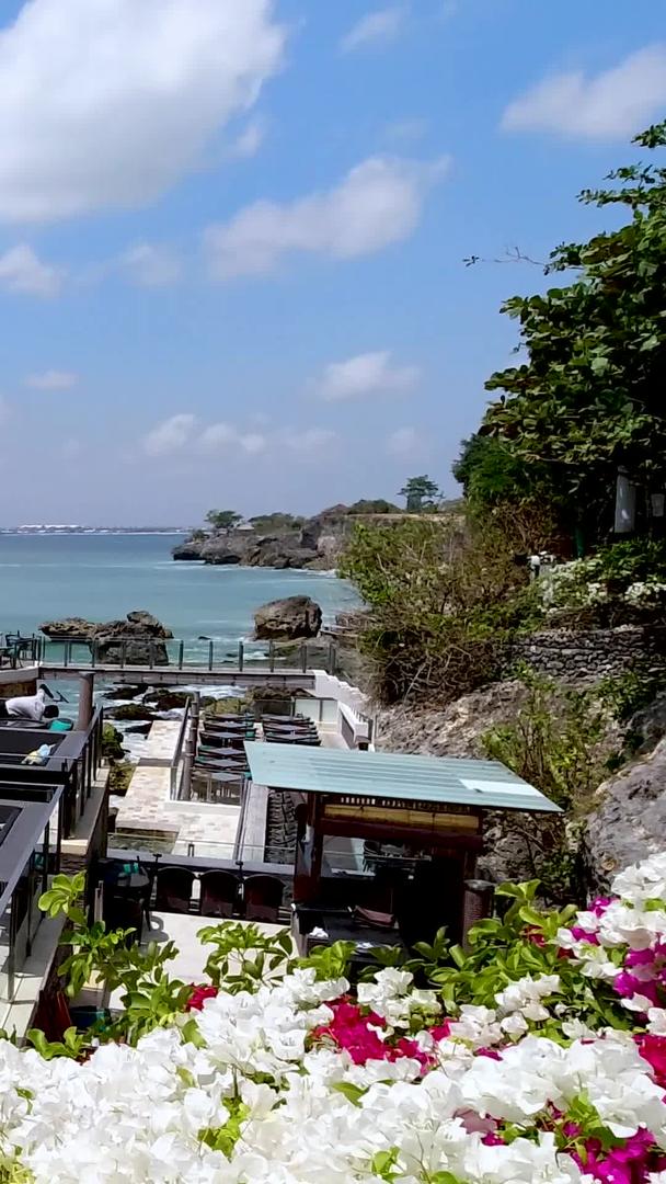 巴厘岛最美的日落酒吧餐厅海岸风景视频的预览图
