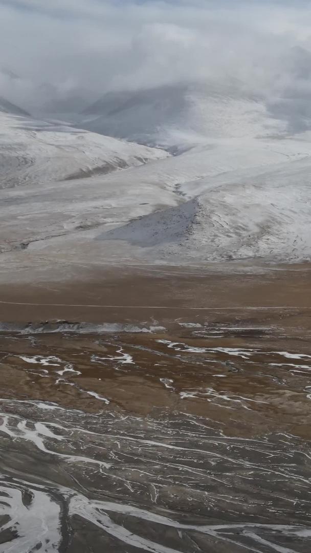 可可西里航拍雪山风景视频的预览图