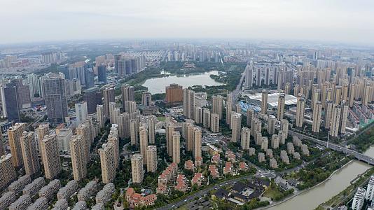 4K航拍江苏淮安城市建筑群视频视频的预览图