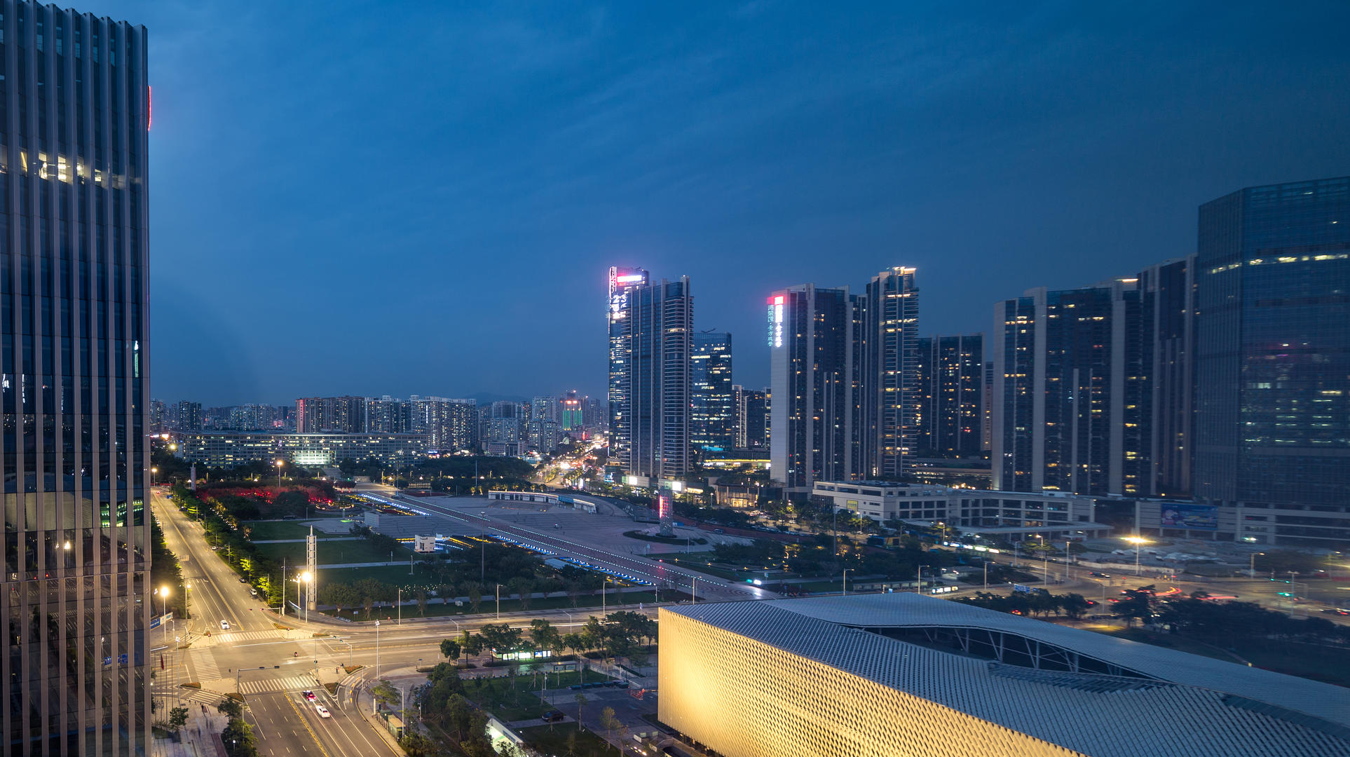 深圳宝安区政府宝安中心广场白转夜延时摄影视频的预览图