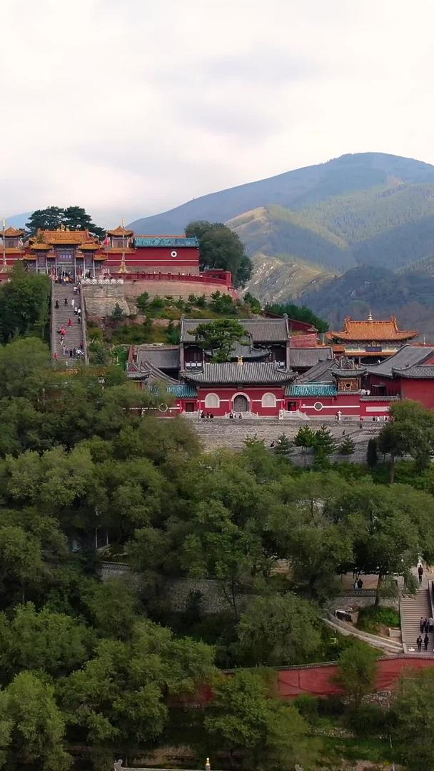 山西五台山景区航拍5A景区佛教古建筑群视频视频的预览图