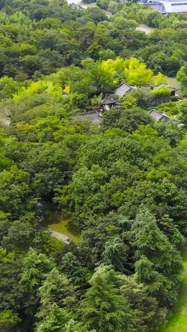 扬州5A风景区瘦西湖古建筑高空航拍集合视频的预览图