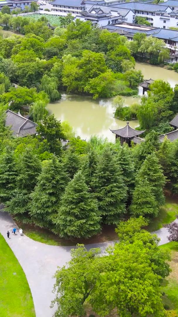 扬州5A风景区瘦西湖古建筑高空航拍集合视频的预览图
