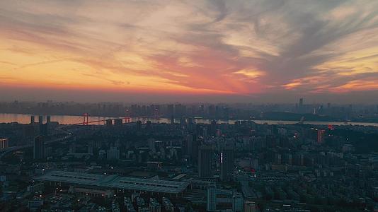 4K航拍火烧云下的城市傍晚景观视频素材视频的预览图