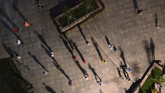 航拍城市夜晚跳广场舞运动健身休闲娱乐人群4k素材视频的预览图