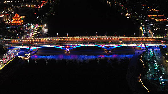 4k高清航拍桂林解放桥城市地标两岸夜景风光视频的预览图