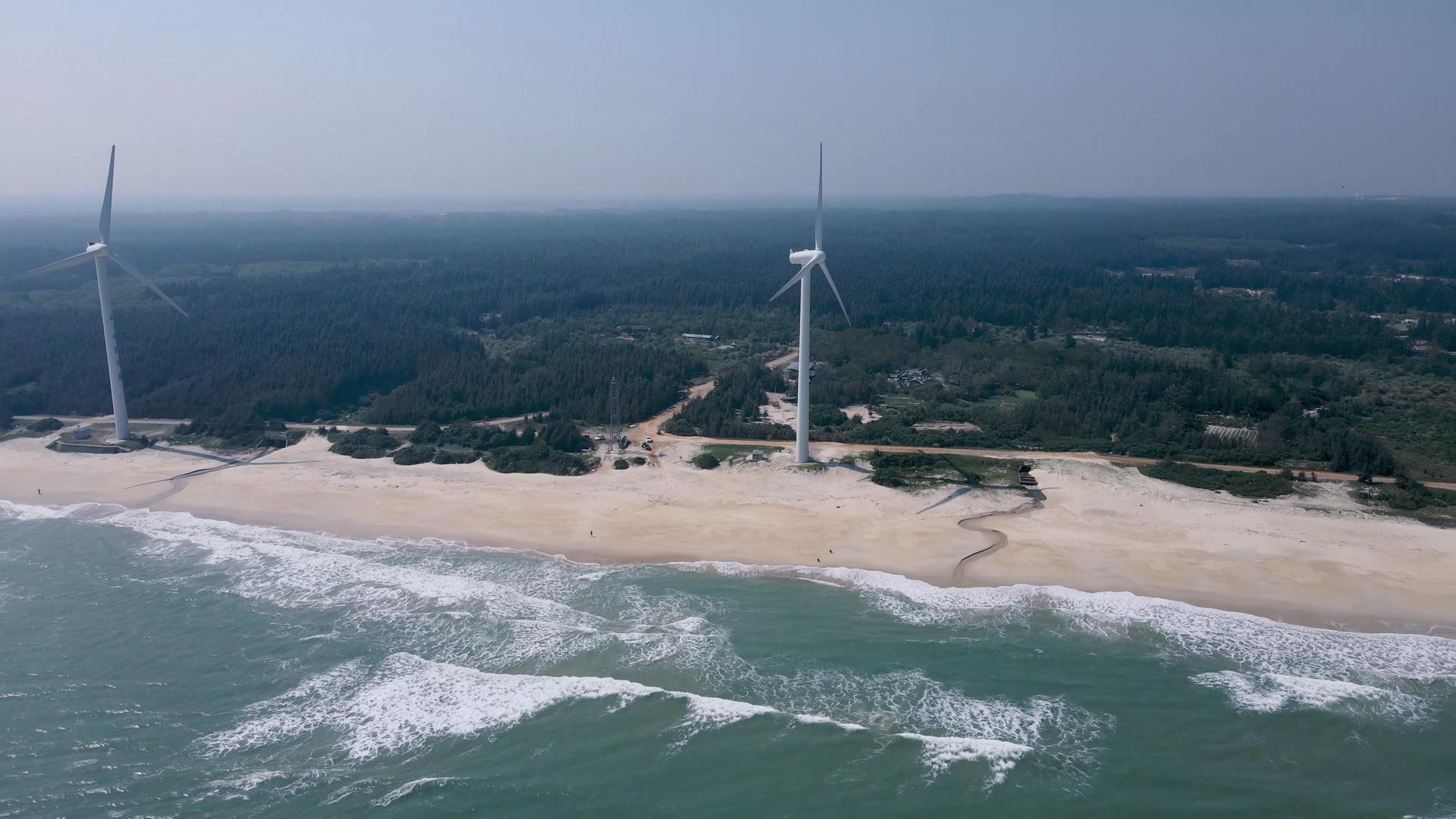 4K航拍海南三亚海滩自然风光视频素材视频的预览图