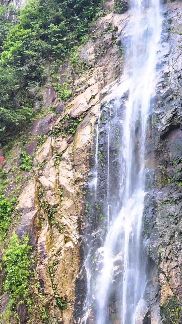 云谷飞瀑5A景区中心瀑布航拍集合视频的预览图