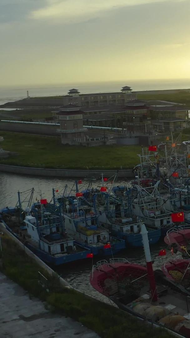 南通长江口吕四港航拍清晨开港视频的预览图