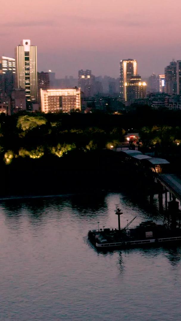 武汉城市航拍新名片知音号游轮视频素材视频的预览图