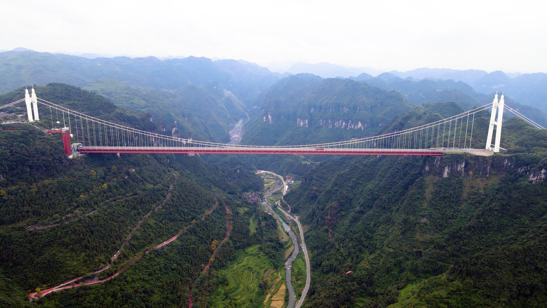 4K航拍湖南湘西矮寨大桥全景视频的预览图
