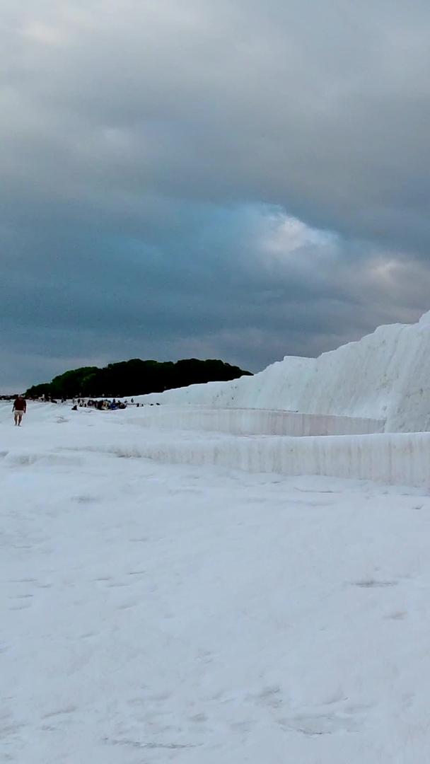 白如雪的土耳其旅游胜地棉花堡视频的预览图