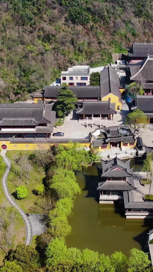 焦山风景区航拍5A景区定慧寺建筑群视频视频的预览图
