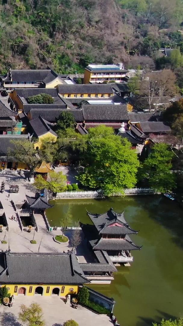 焦山风景区航拍5A景区定慧寺建筑群视频视频的预览图