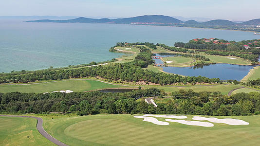 湖边的高尔夫球场无锡太湖高尔夫视频的预览图