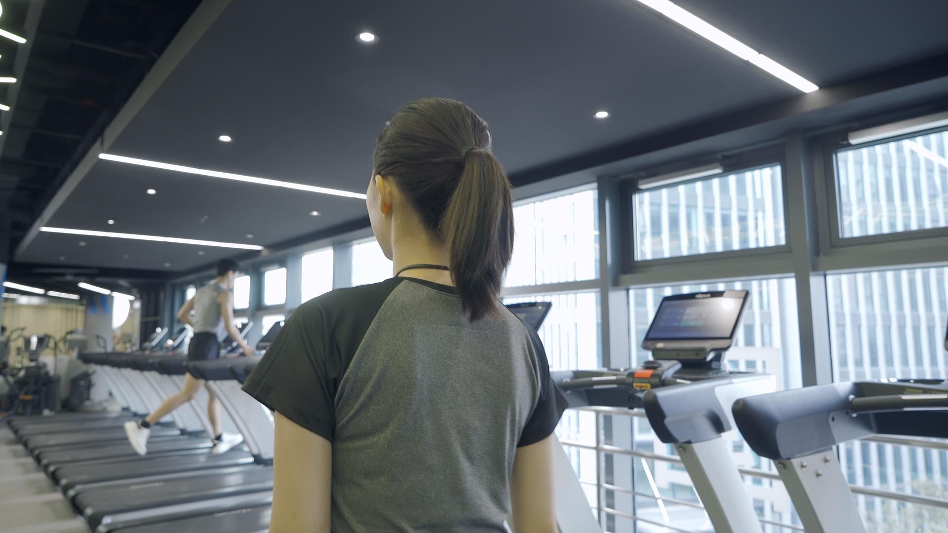 健身房跑步锻炼视频的预览图