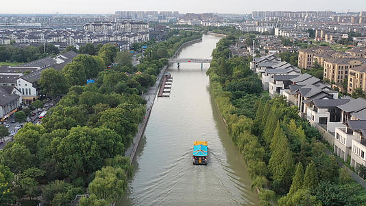 京杭古运河扬州段风光航拍视频的预览图