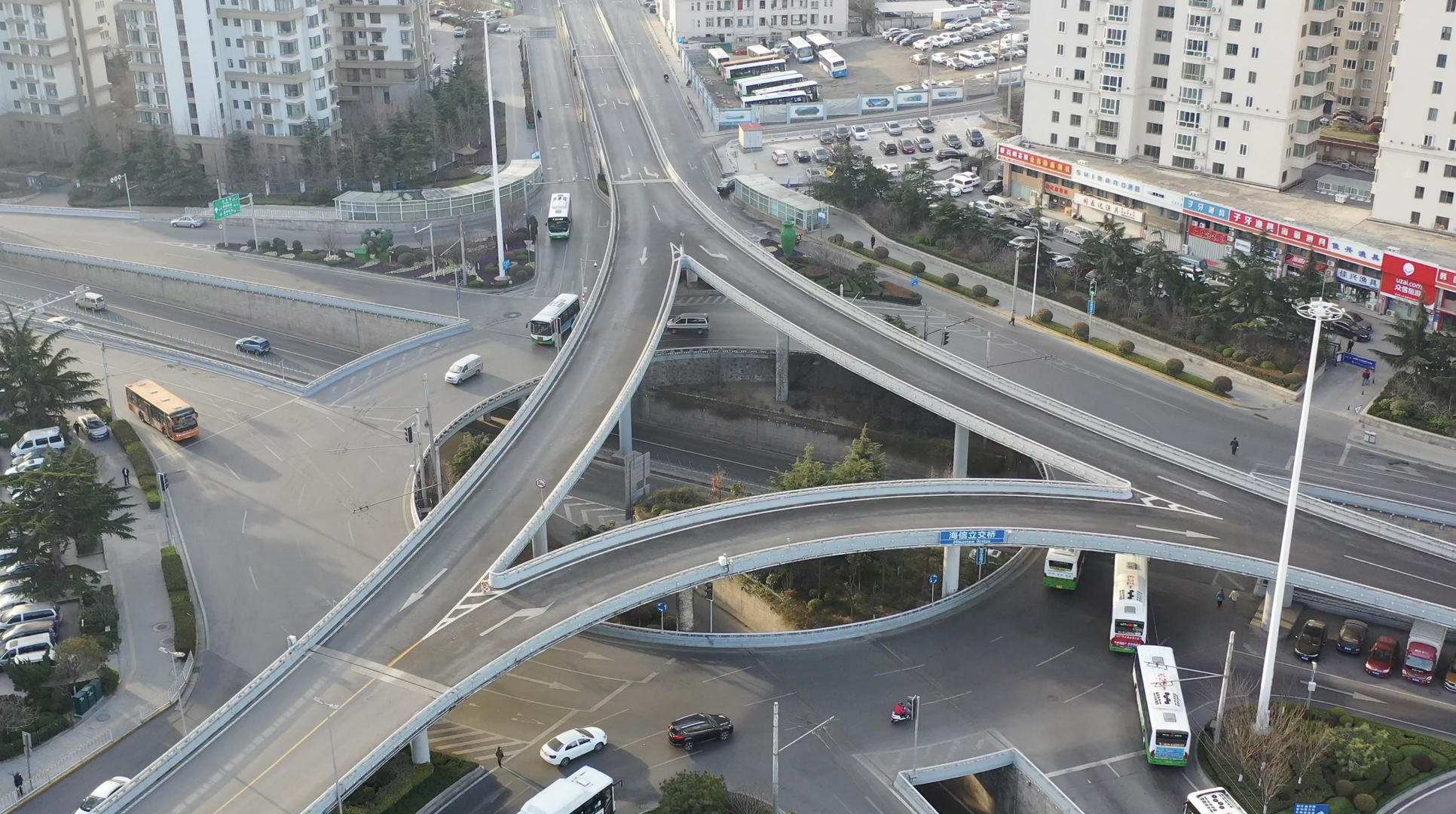 城市交通立交桥及快速路航拍合集视频的预览图