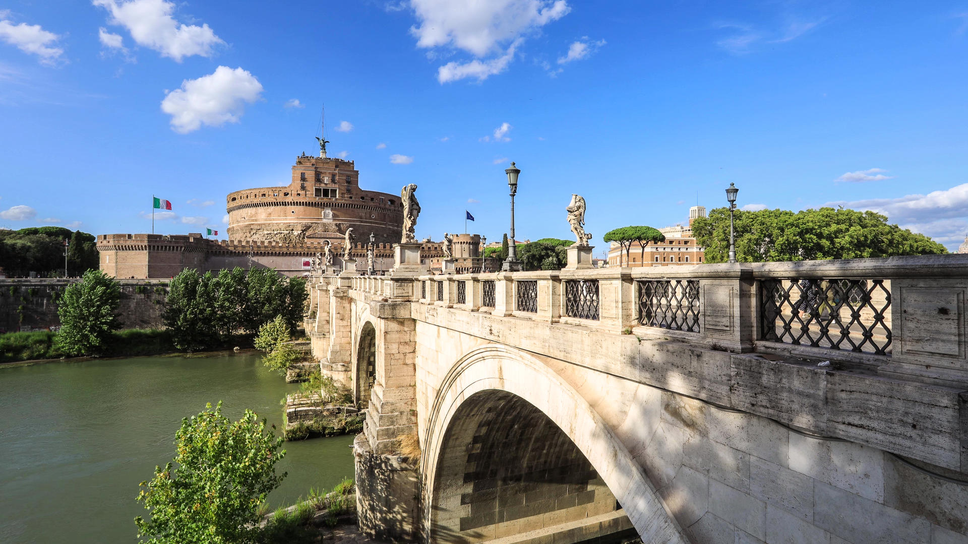 意大利首都罗马著名旅游景点圣天使城堡延时视频视频的预览图