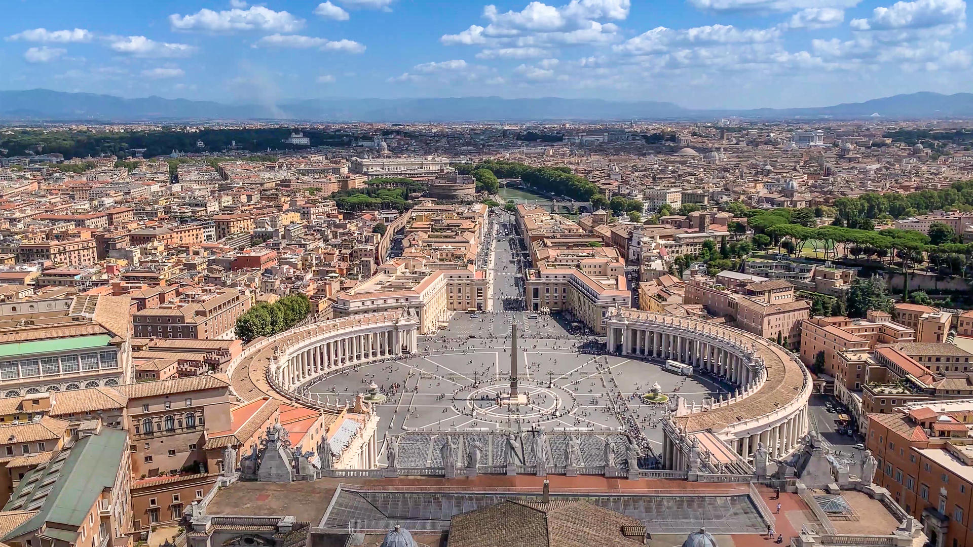 罗马著名的旅游景点圣彼得广场与罗马城市天际线实拍视频视频的预览图