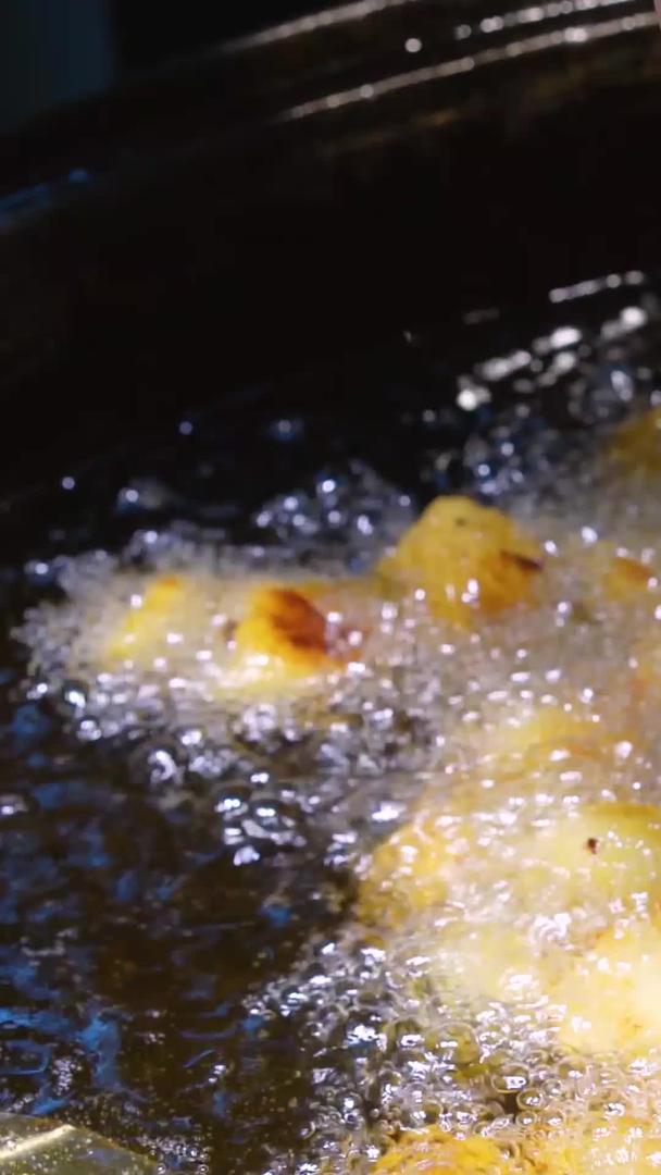 湖北恩施特产小吃油炸土豆美食素材视频的预览图