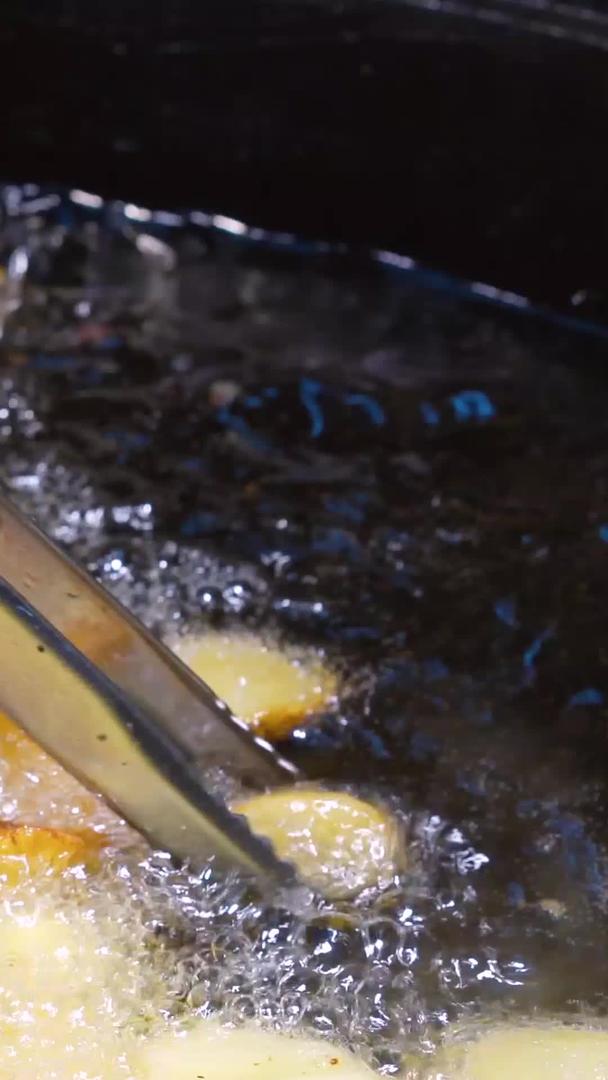 湖北恩施特产小吃油炸土豆美食素材视频的预览图