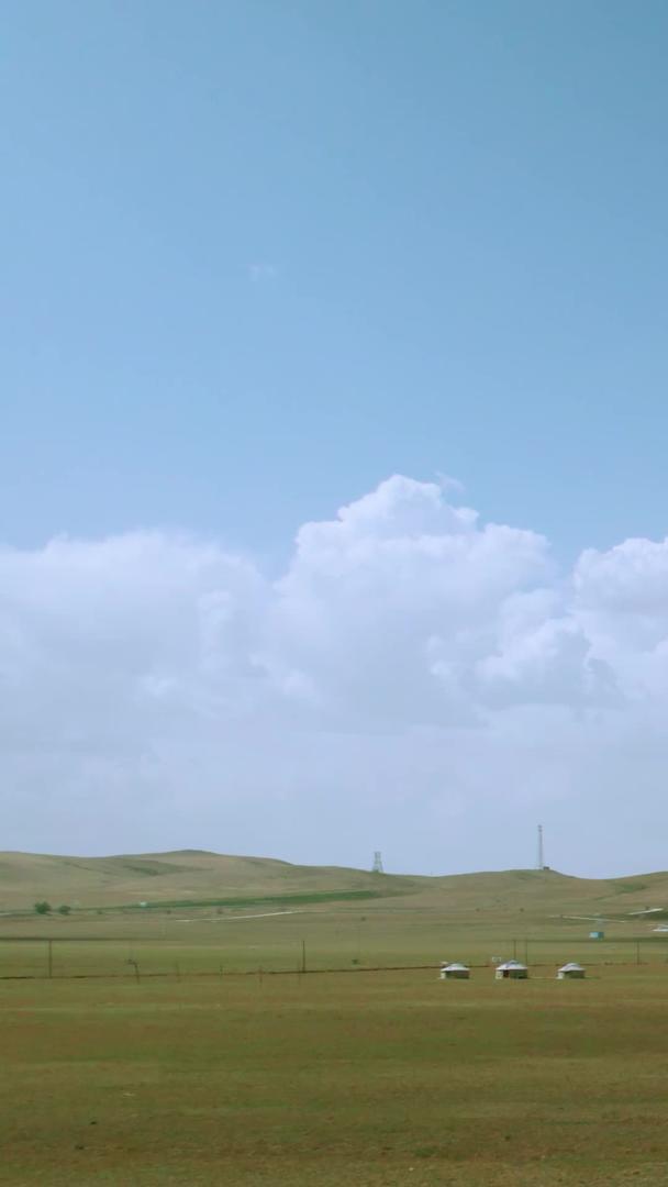 蓝天下草原上的5k航拍巨型蒙古包视频的预览图