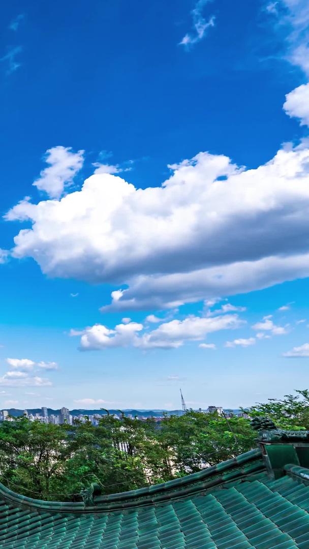 夏天重庆蓝天白云好天气城市全景延时视频的预览图